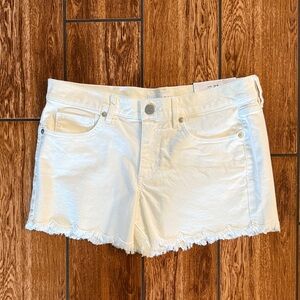 Women's White Scalloped Frayed Hem Shorts